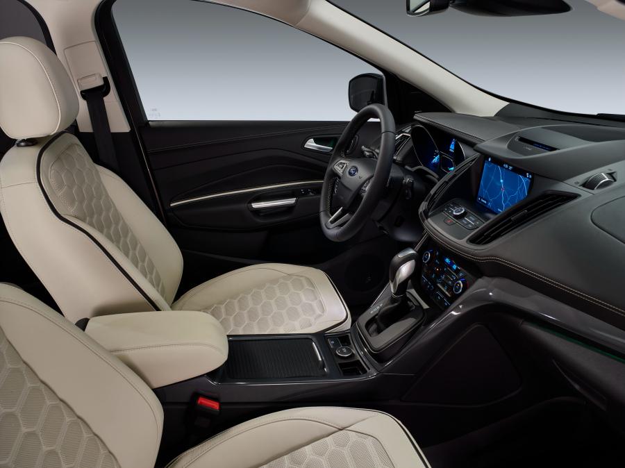 Интерьер Ford Vignale Kuga 2016 года  (фото 1 из 38)